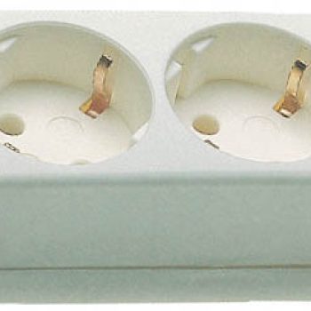 Разклонител с три гнезда бял без ключ 1.5м